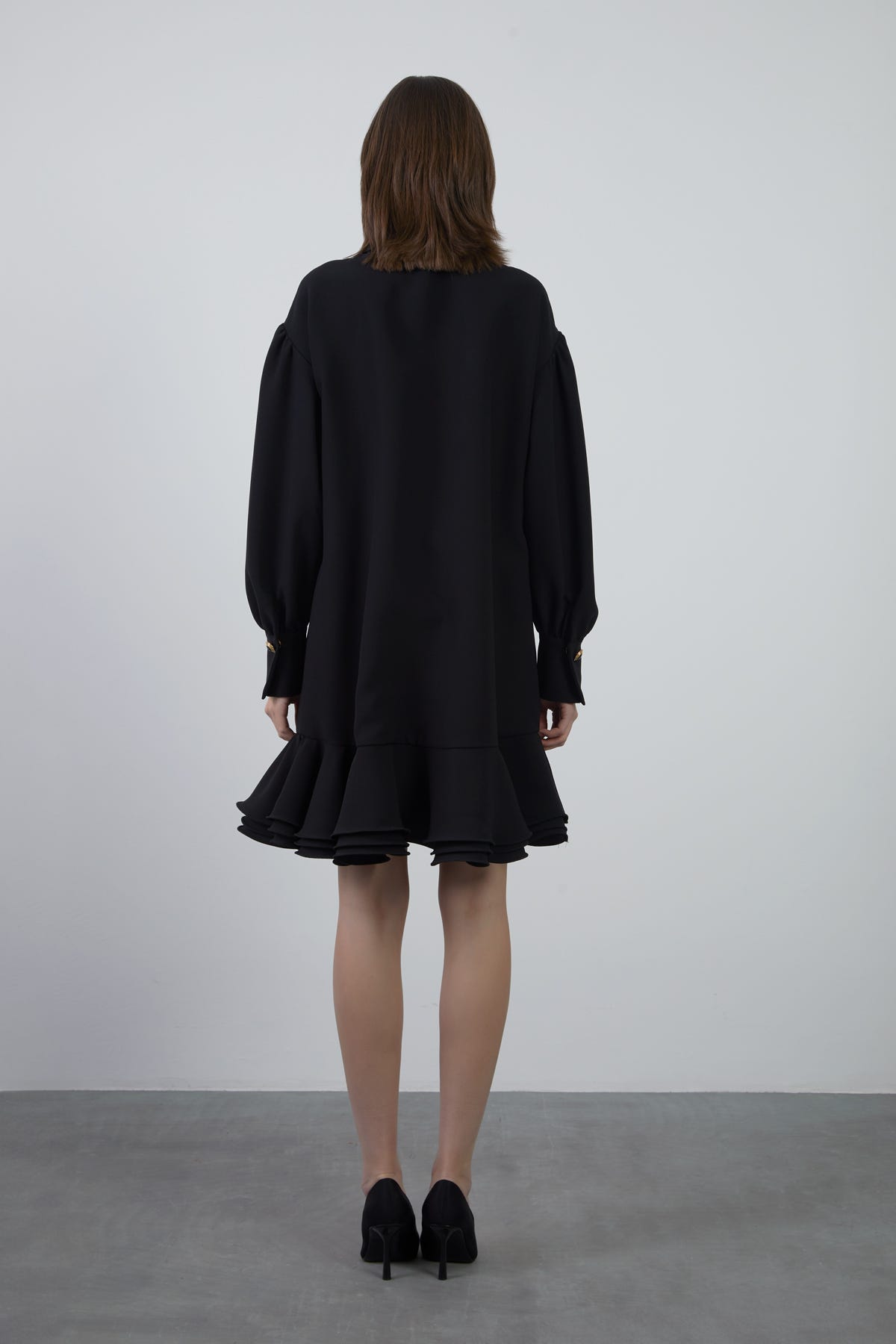 Düğme Detaylı Etek Ucu Fırfırlı Kısa Elbise