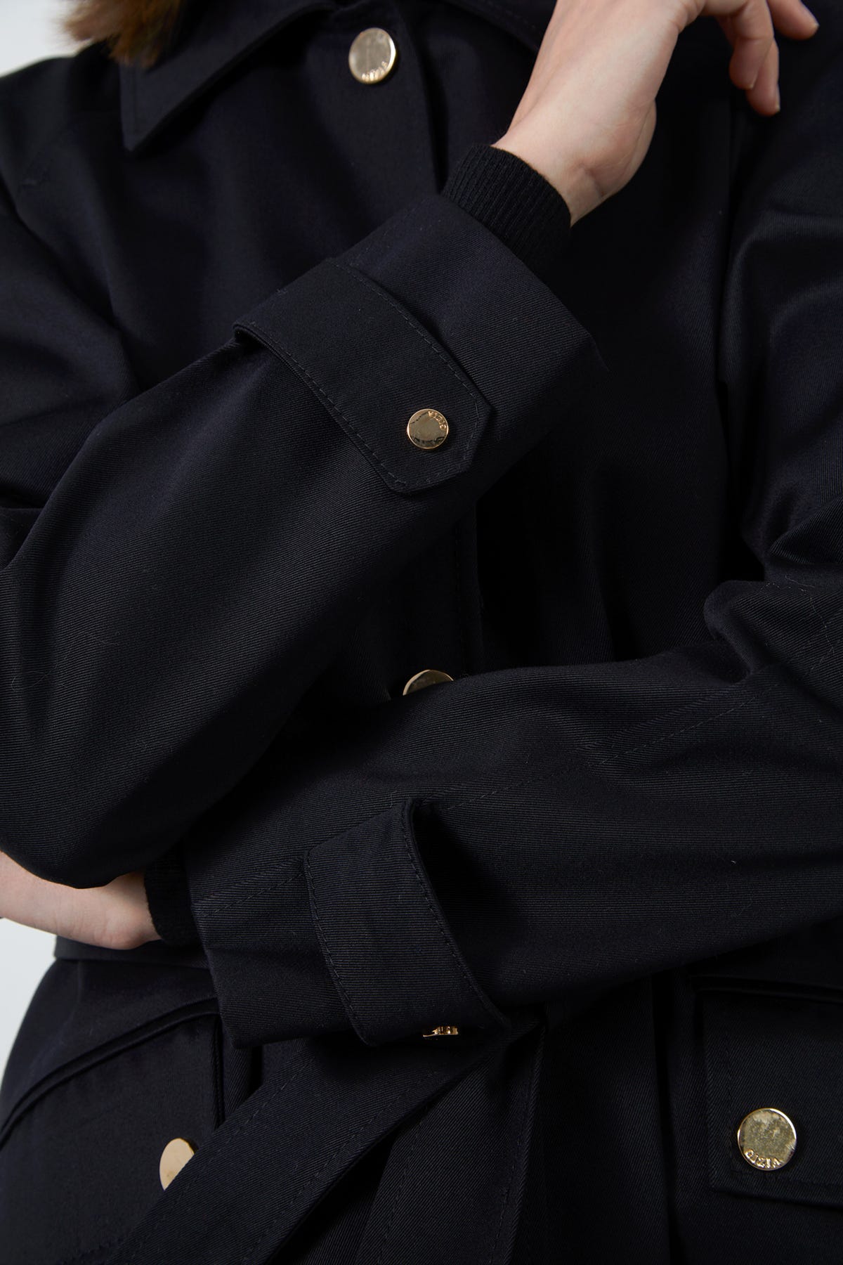 Gold Çıtçıt Kapama Seyyar Kuşaklı Siyah Trençkot