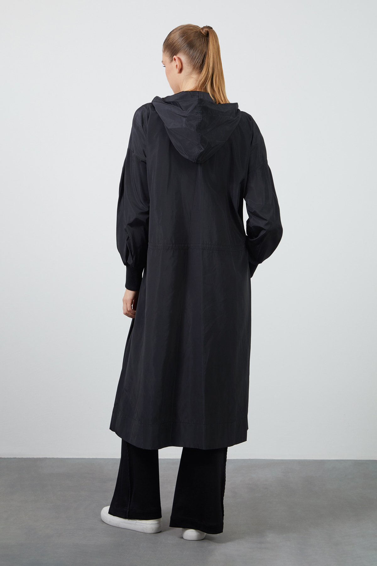 Nakış Detaylı Kolları Triko Manşetli Trençkot