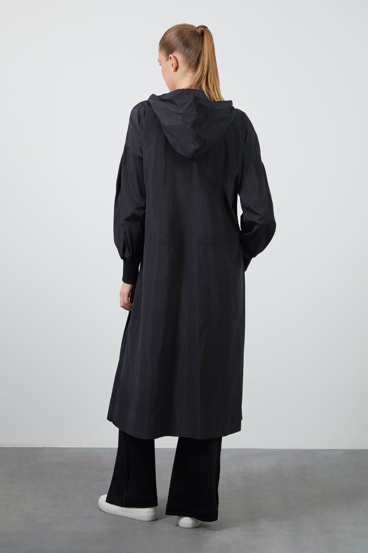 Nakış Detaylı Kolları Triko Manşetli Uzun Ceket