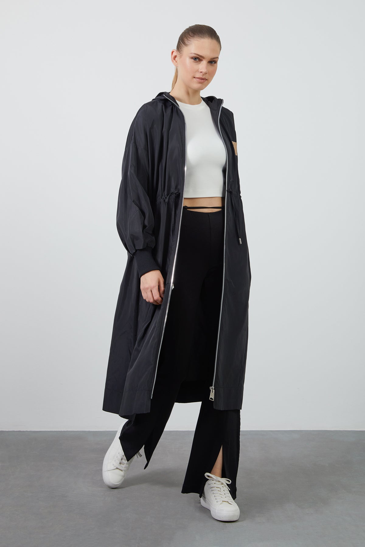 Nakış Detaylı Kolları Triko Manşetli Uzun Ceket