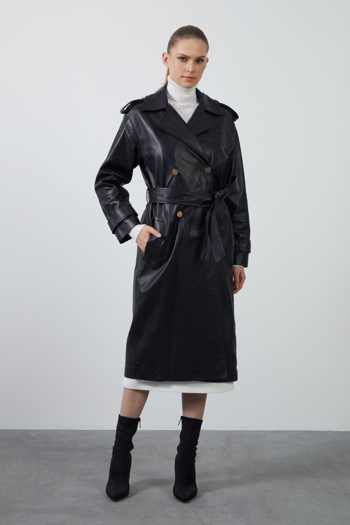 Kuşak Detaylı Düğmeli Deri Uzun Trenchcoat