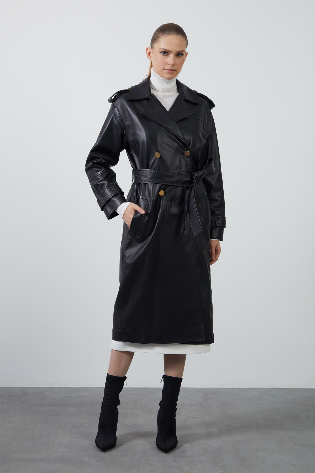 Kuşak Detaylı Düğmeli Deri Uzun Trenchcoat