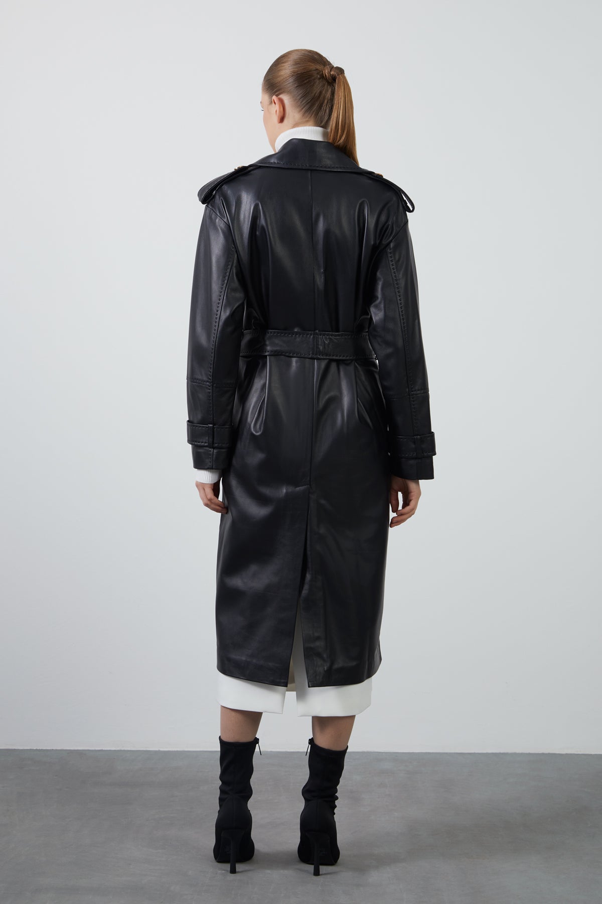 Kuşak Detaylı Düğmeli Deri Uzun Trenchcoat