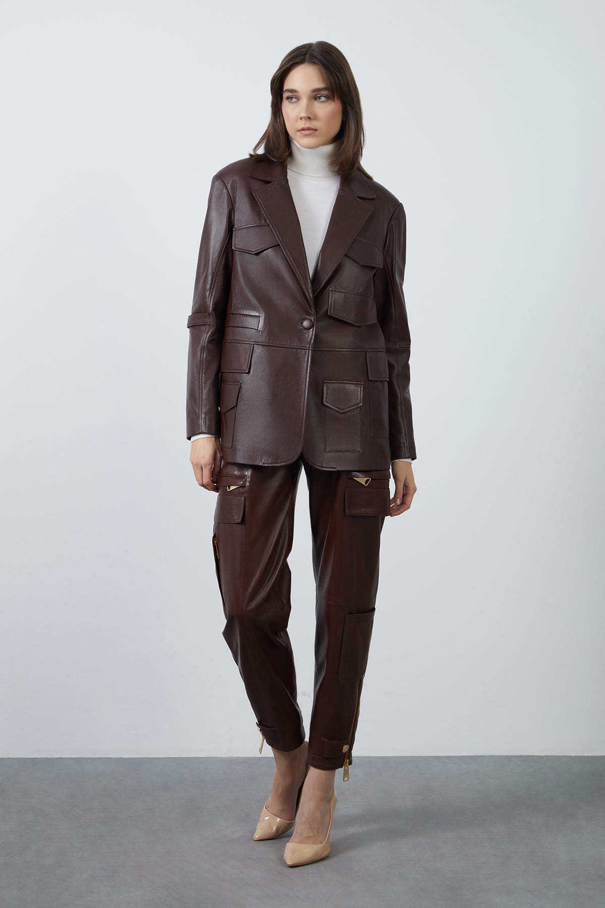 Kolu Toka Detaylı Çok Cepli Deri Ceket