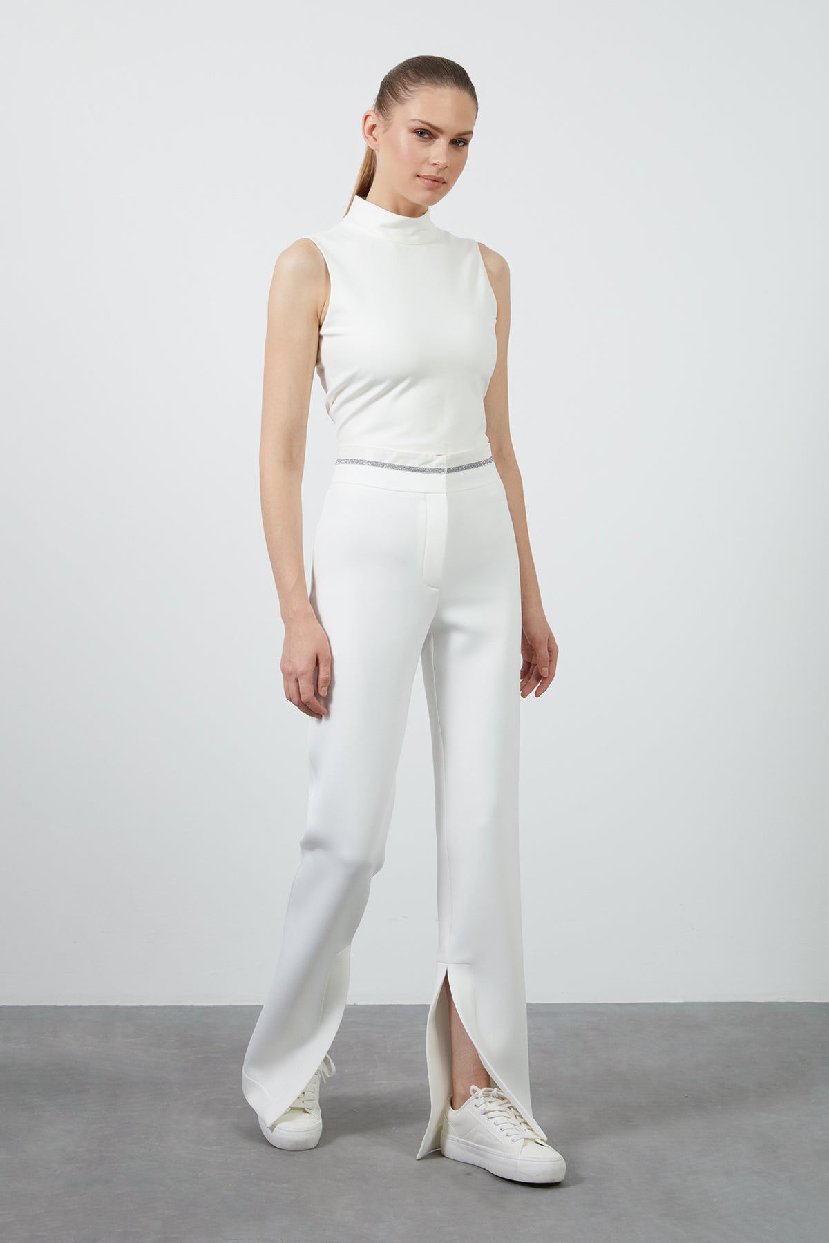 Sim Şerit Detay İç Paça Yırtmaçlı Ekru Flare Pantolon