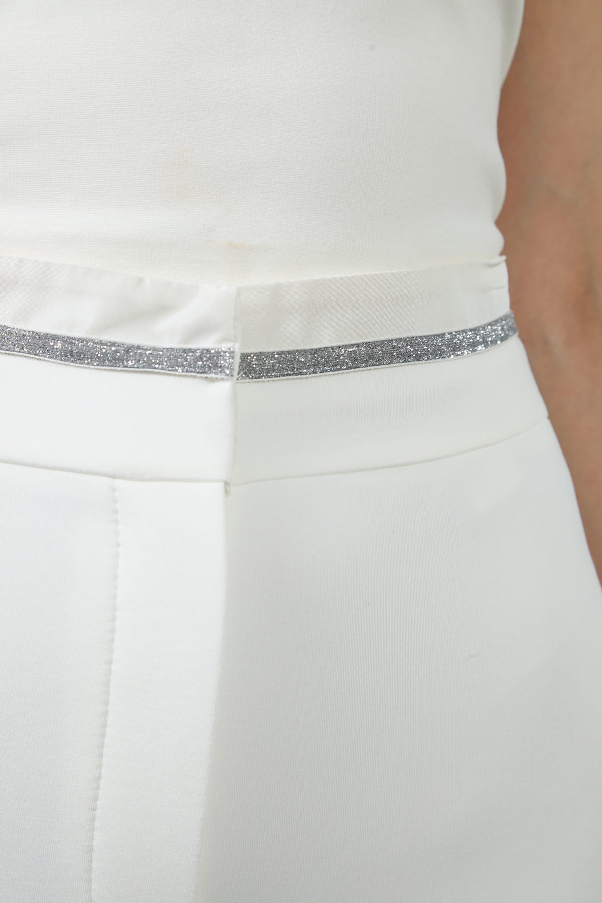 Sim Şerit Detay İç Paça Yırtmaçlı Ekru Eşofman