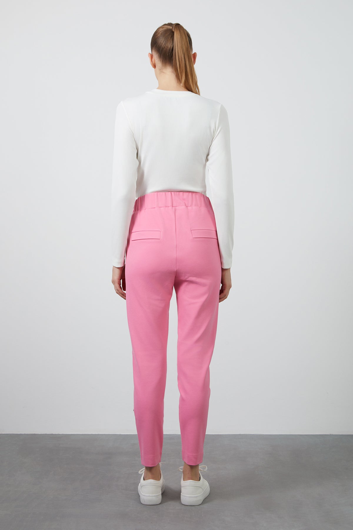 Arka Beli Lastikli Bağ Ucu Taşlı Eşofman Altı