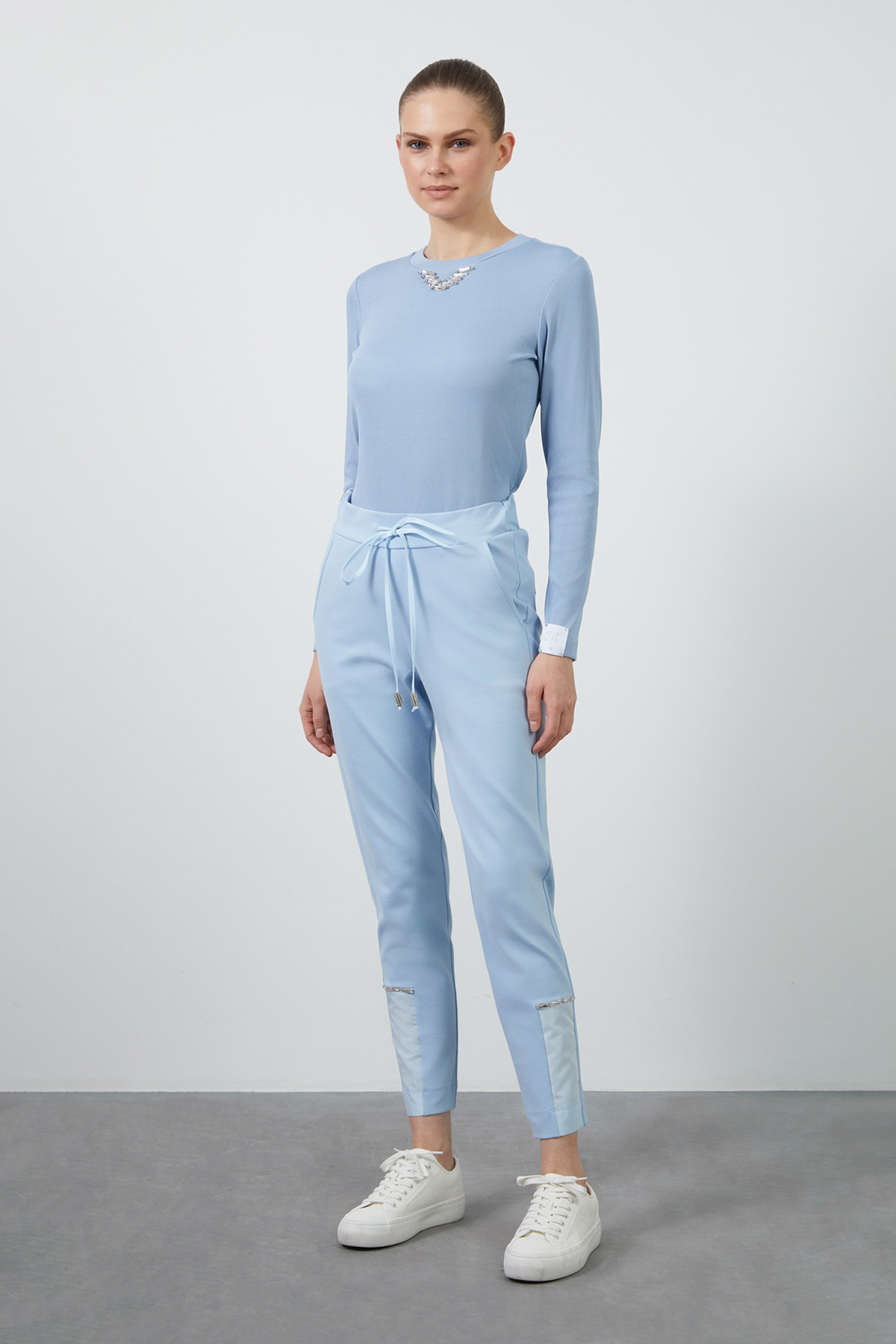 Arka Beli Lastikli Bağ Ucu Taşlı Eşofman Altı