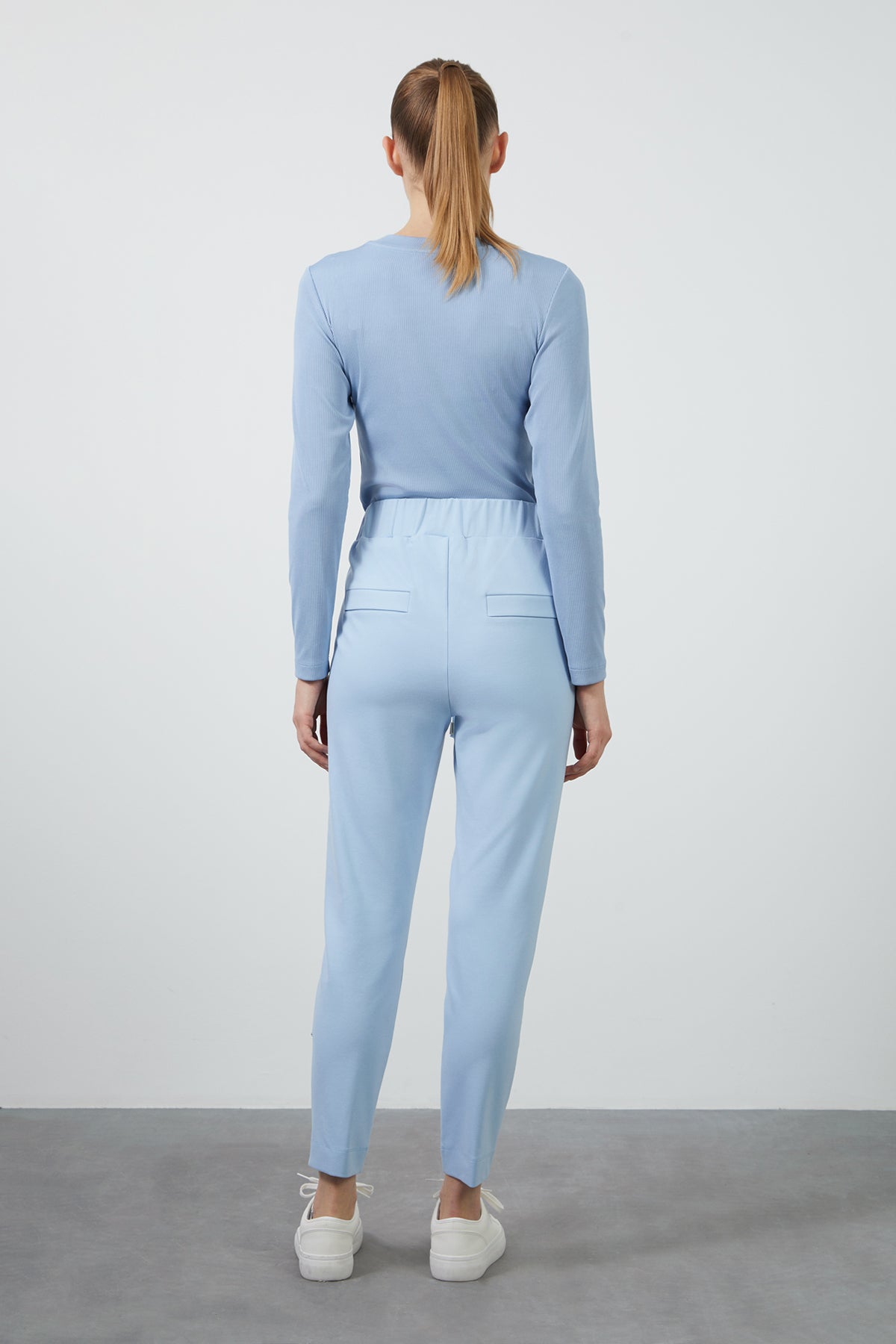 Arka Beli Lastikli Bağ Ucu Taşlı Eşofman Altı