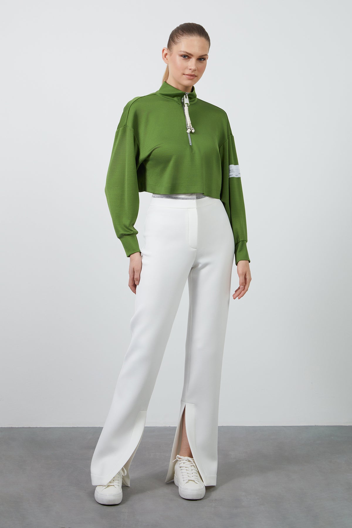 Etiket Detay Önü Fermuarlı Sweatshirt