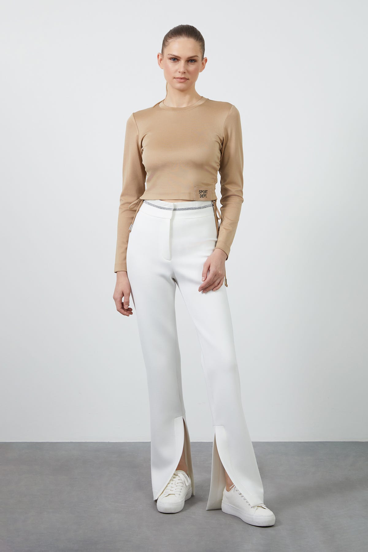 Etek Ucu Aplike Nakış Detaylı Kısa Uzun Kollu T-Shirt