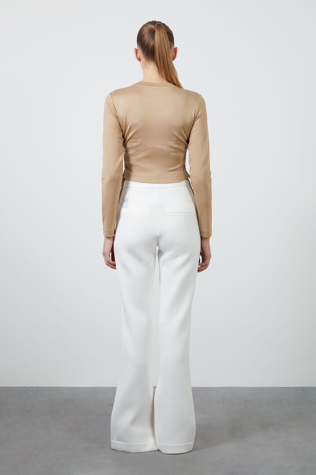 Etek Ucu Aplike Nakış Detaylı Kısa Uzun Kollu T-Shirt