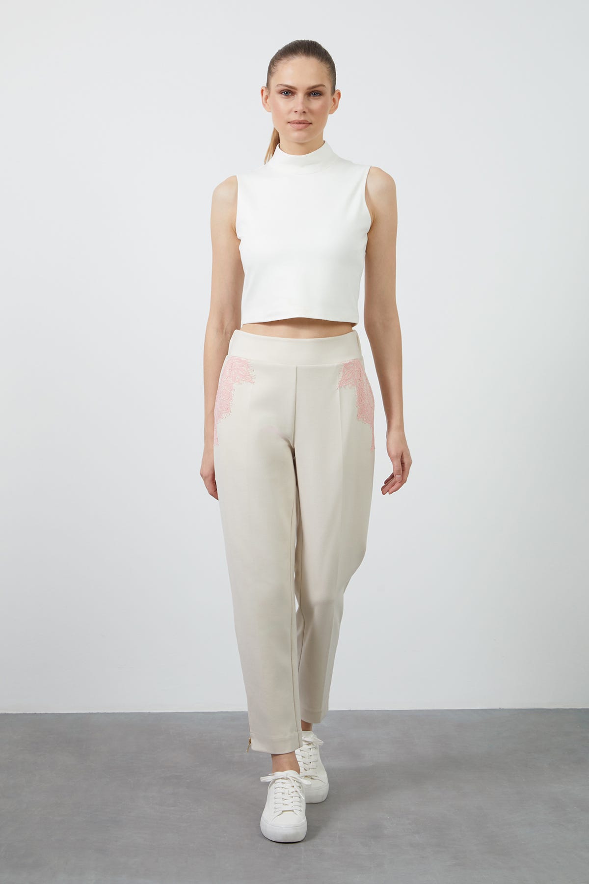 Aksesuar Detaylı Cepleri Dantel Detaylı Eşofman Altı