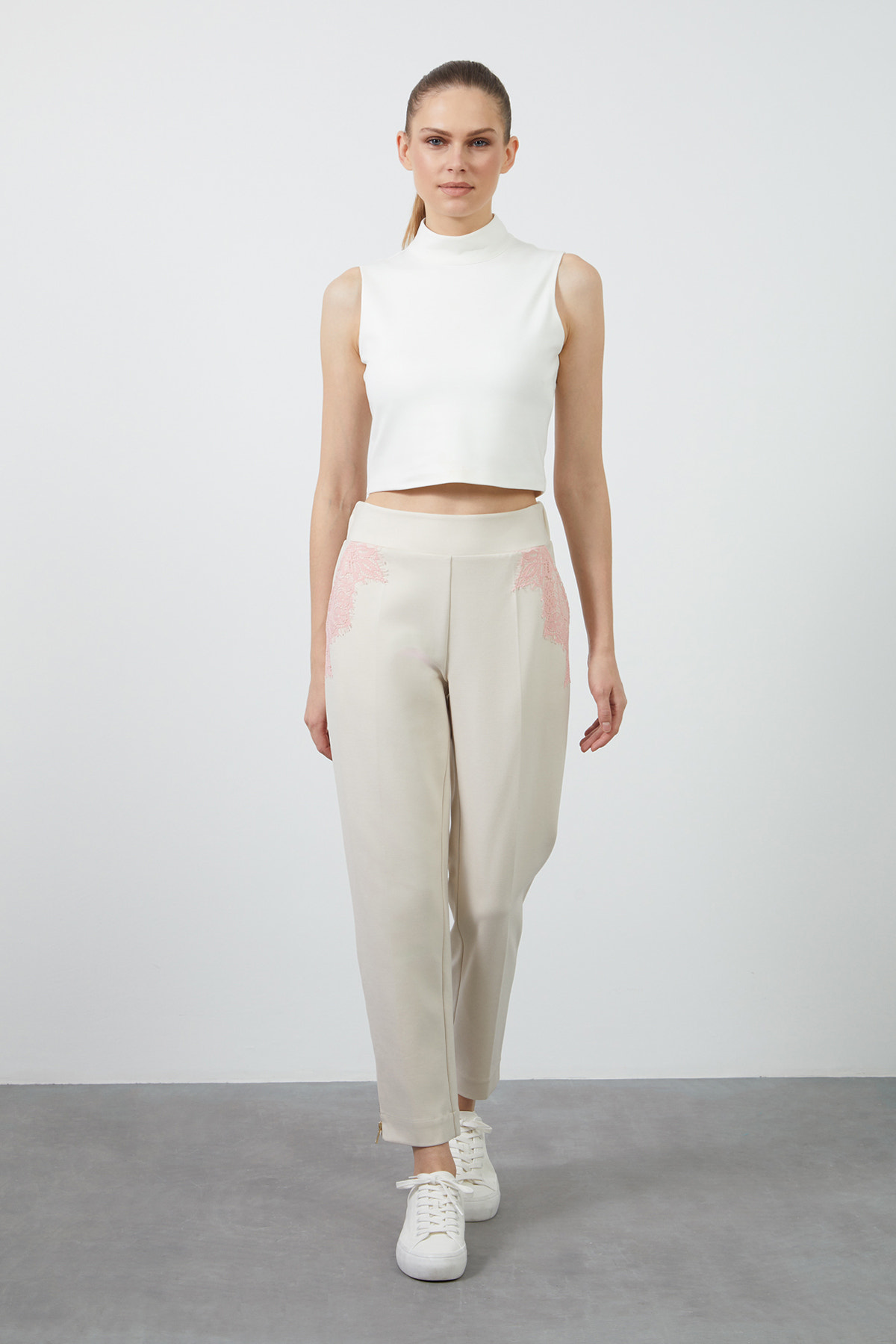 Aksesuar Detaylı Cepleri Dantel Detaylı Eşofman Altı