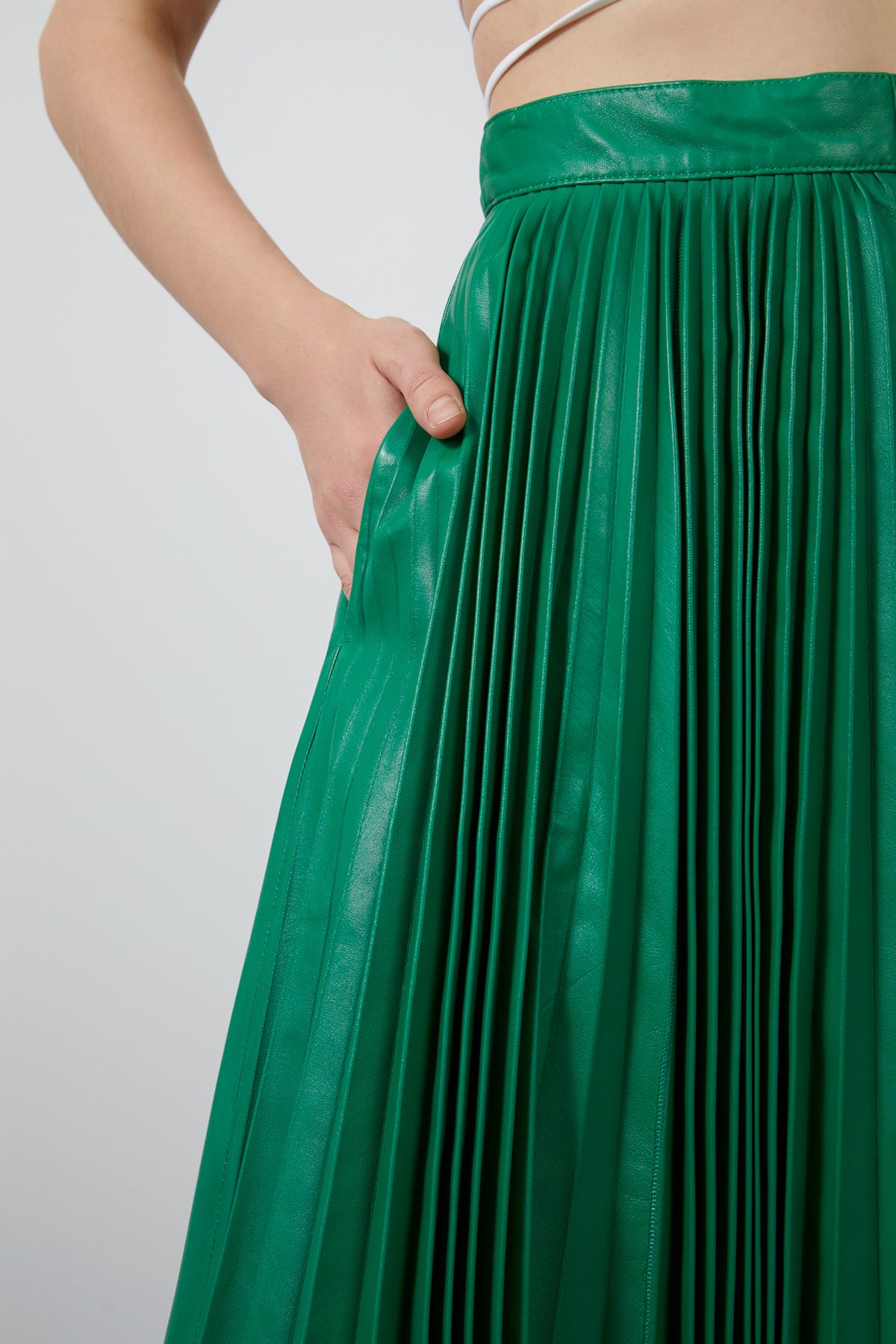 Sol Tarafı Piliseli Deri Etek