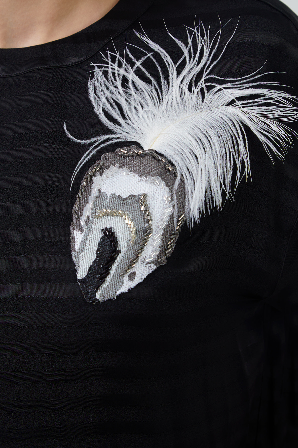 Tüylü Nakış Detaylı Basic T-shirt