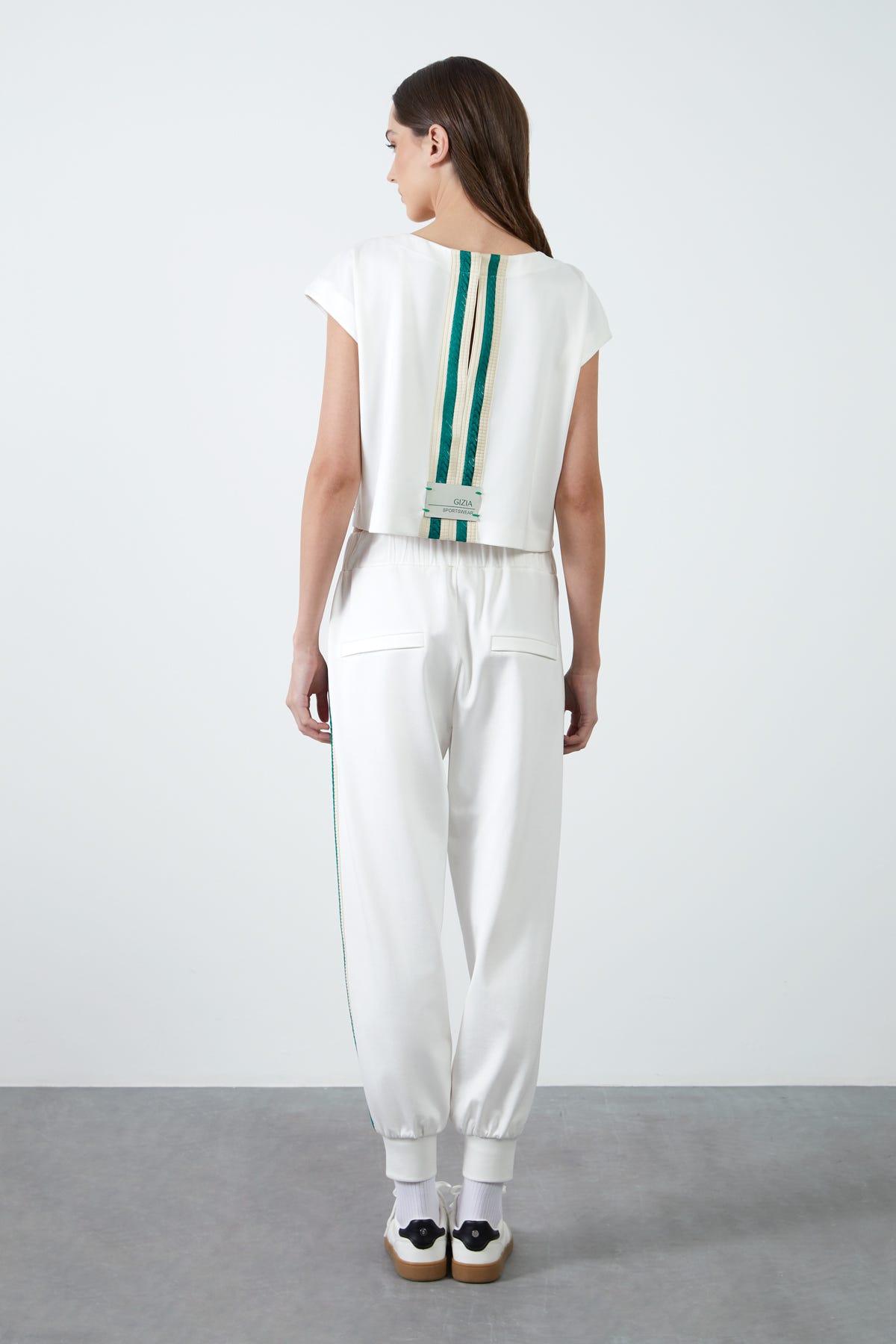 Yanları Şerit Detaylı Paçası Bantlı Eşofman Altı