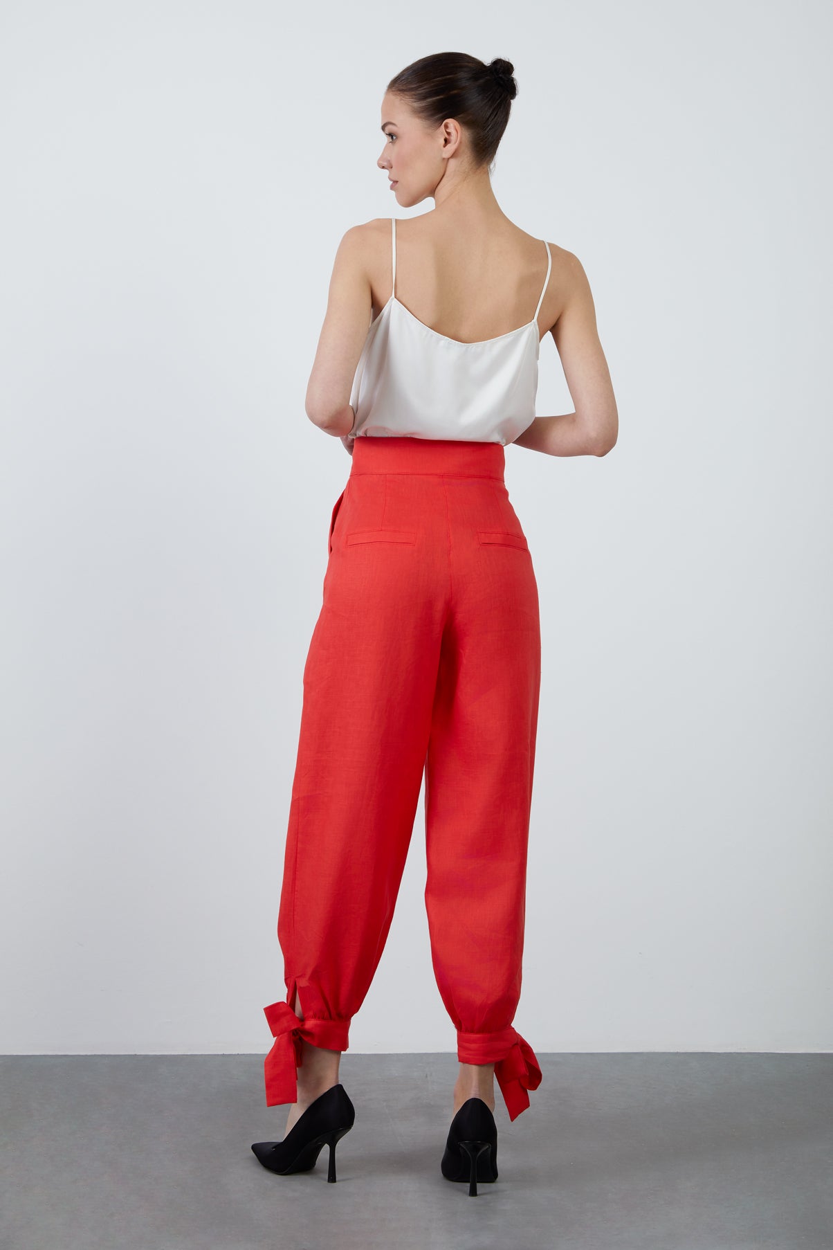 Bilekten Bağlama Detaylı Pantolon