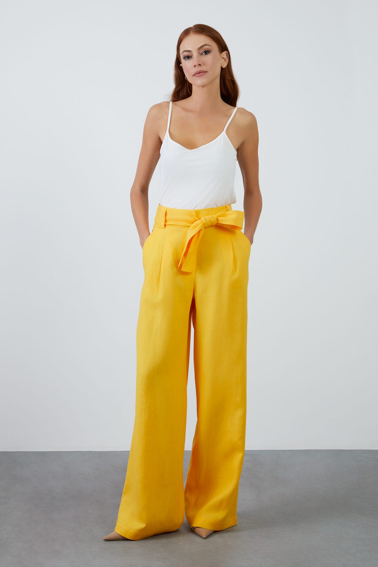 Seyyar Kuşaklı Bol Paça Keten Pantolon