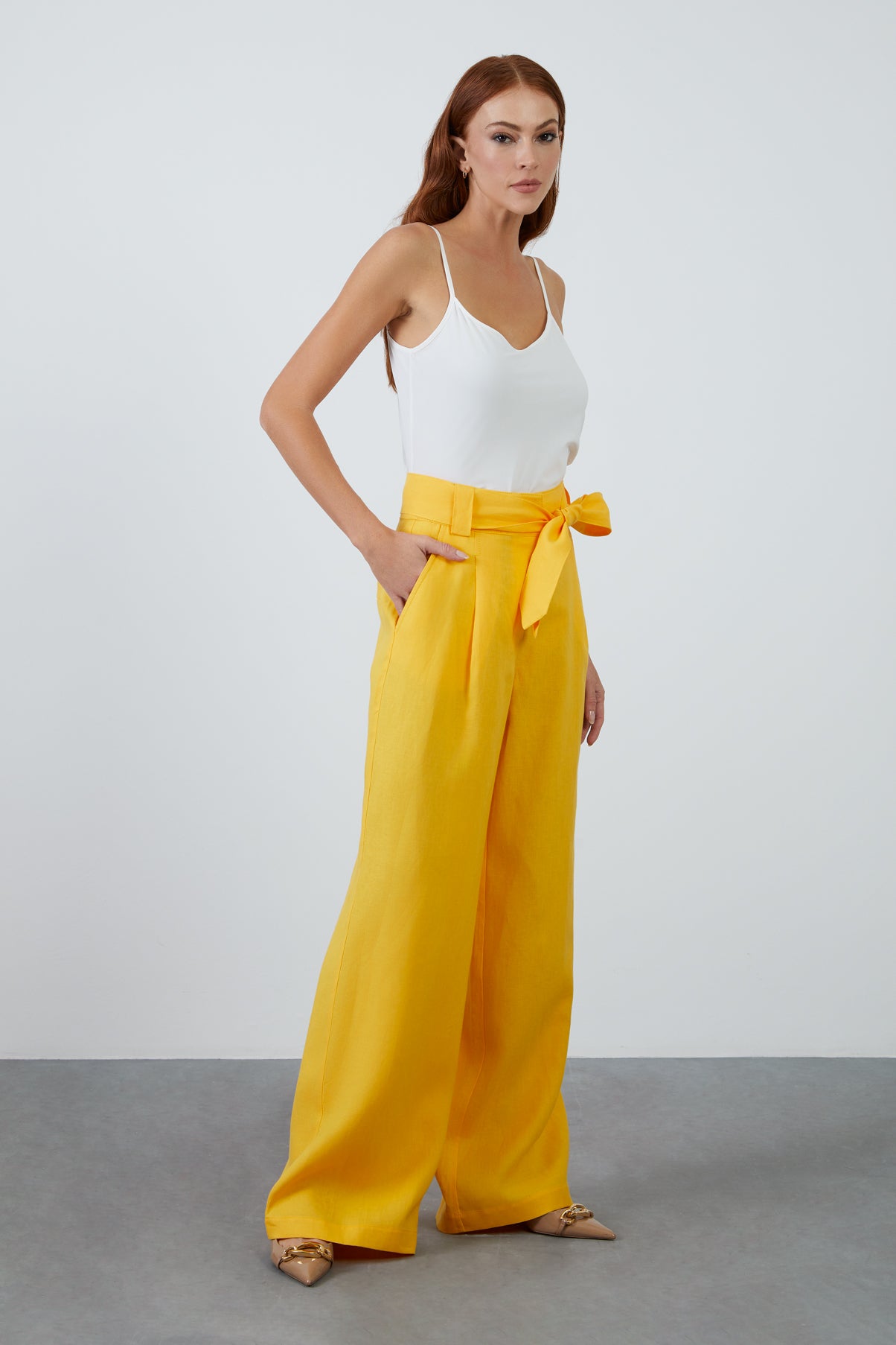 Seyyar Kuşaklı Bol Paça Keten Pantolon