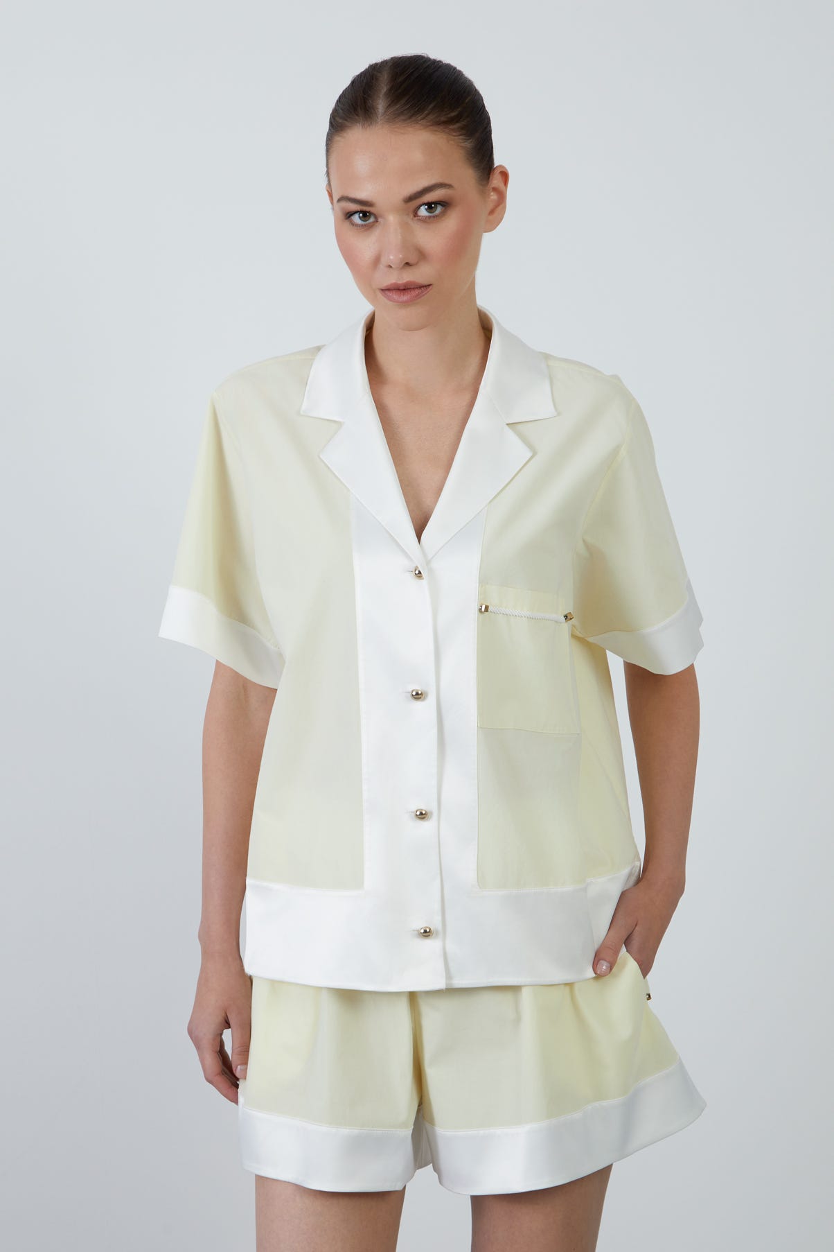 Cep Üstü Boncuk Detaylı Düğmeli Gömlek