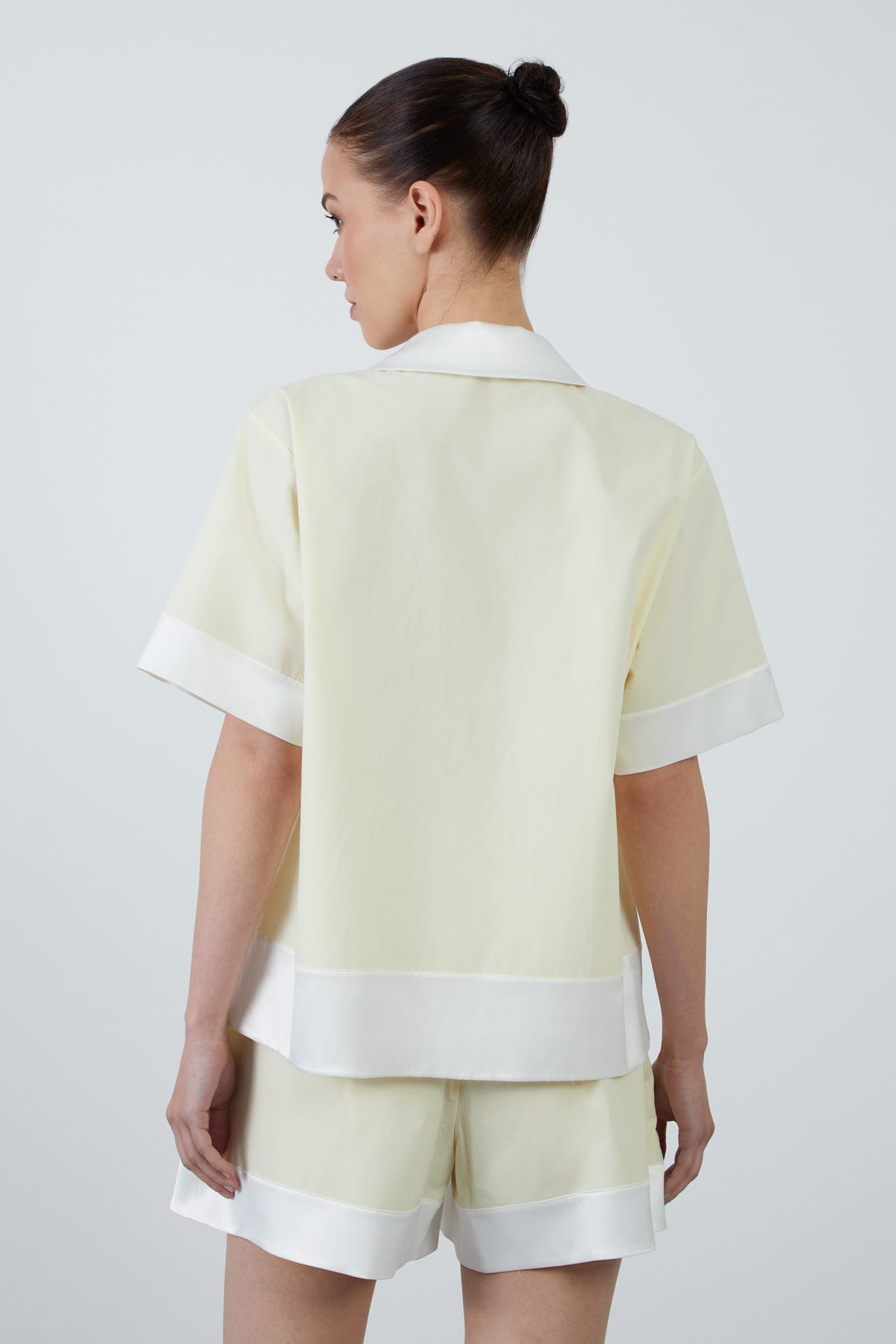 Cep Üstü Boncuk Detaylı Düğmeli Gömlek