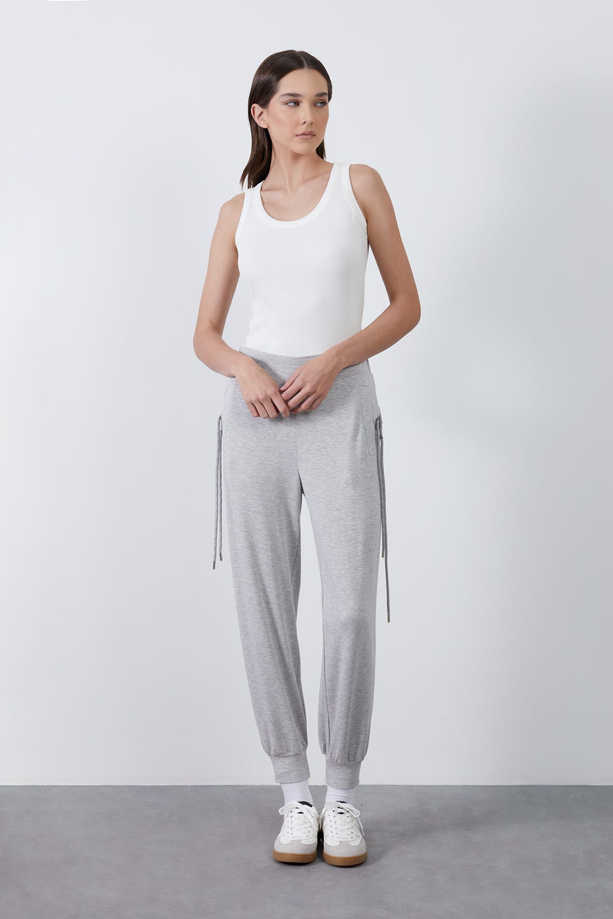 Arkası Kordon Detaylı Beli Lastikli Eşofman Altı