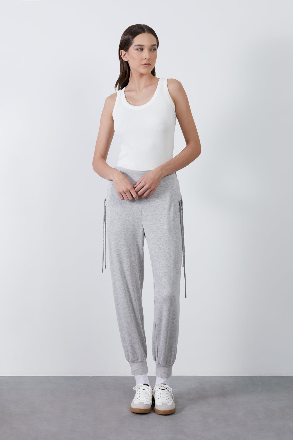 Arkası Kordon Detaylı Beli Lastikli Eşofman Altı