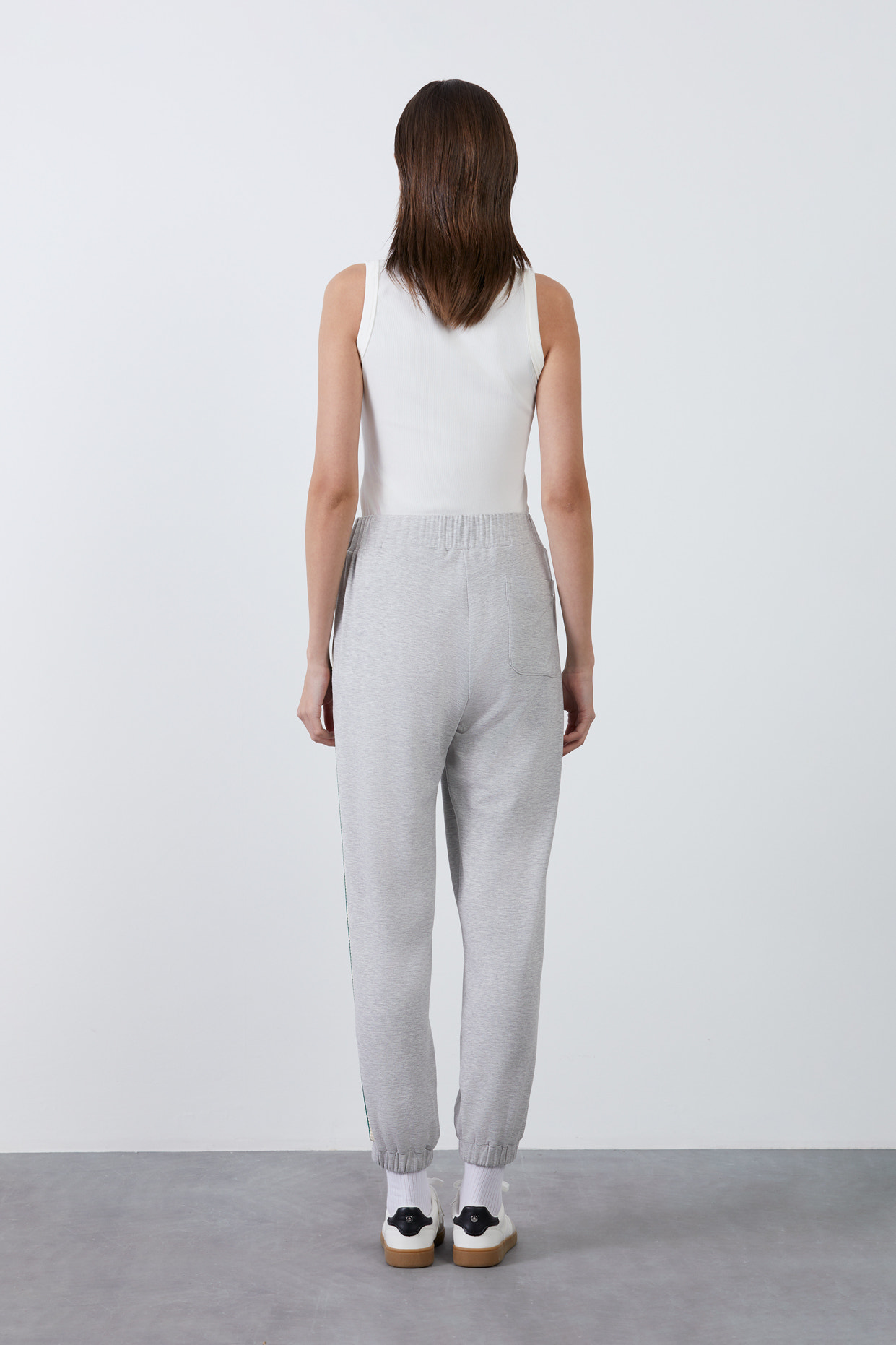 Yanları Şerit Detaylı Paçası Lastikli Eşofman Altı