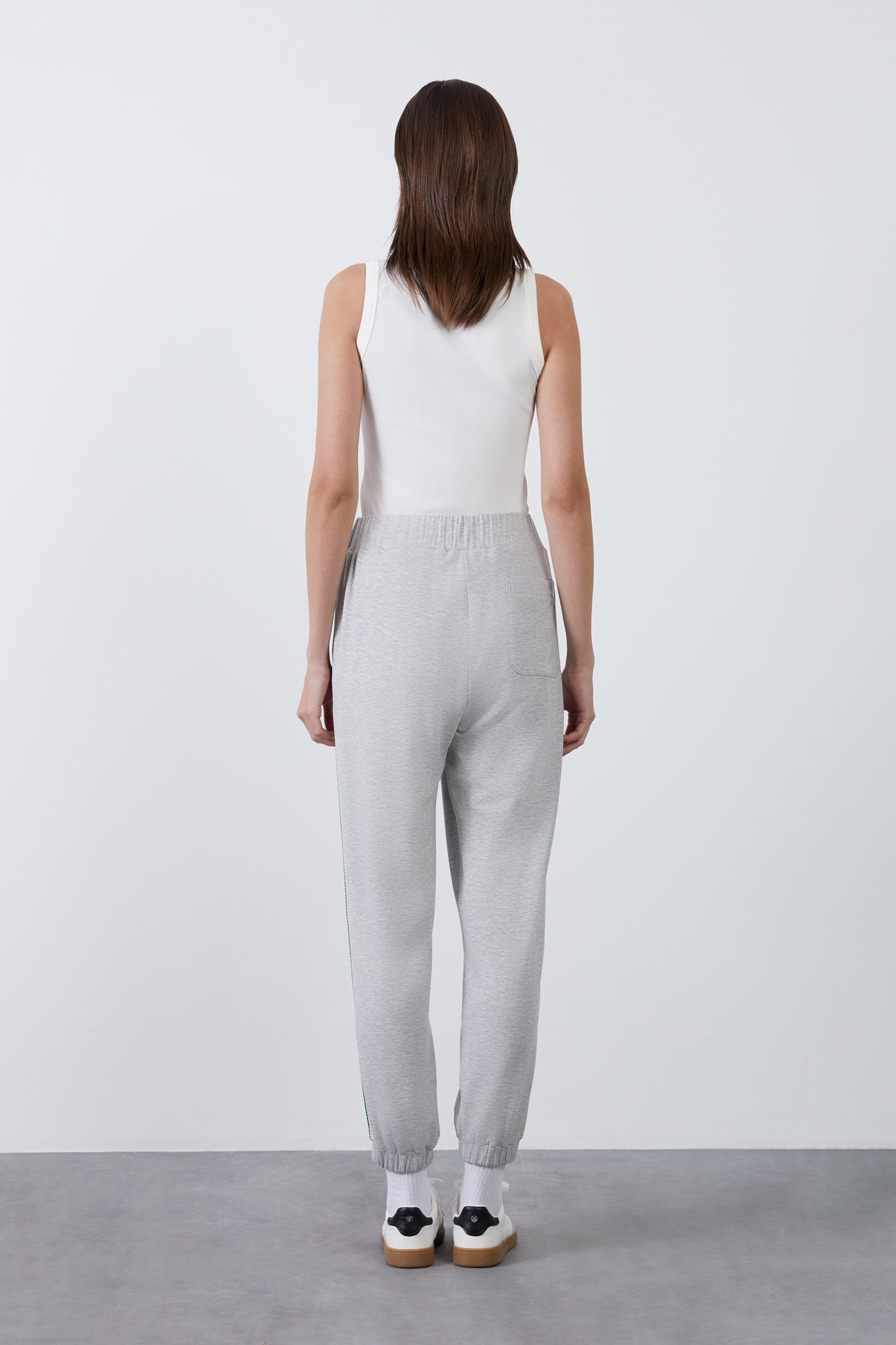 Yanları Şerit Detaylı Paçası Lastikli Eşofman Altı