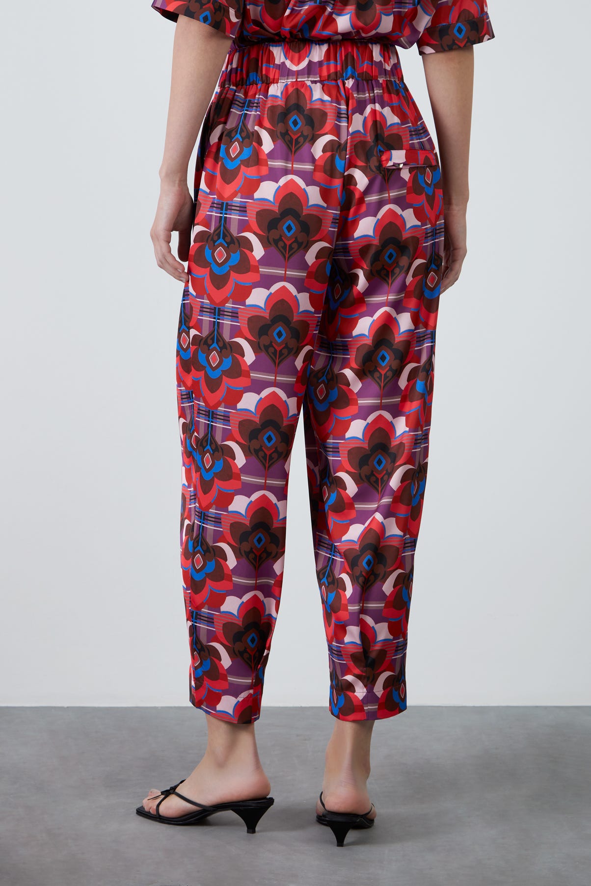 Bağcık Detaylı Desenli Pantolon