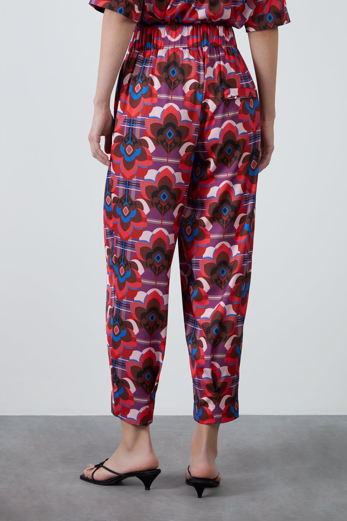 Bağcık Detaylı Desenli Pantolon