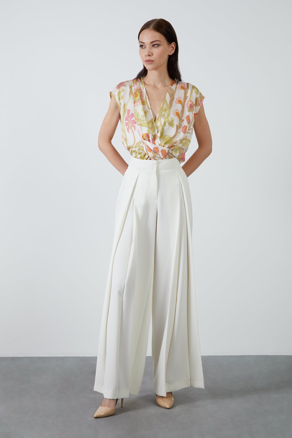 Düğme Detaylı Önden Pilili Pantolon