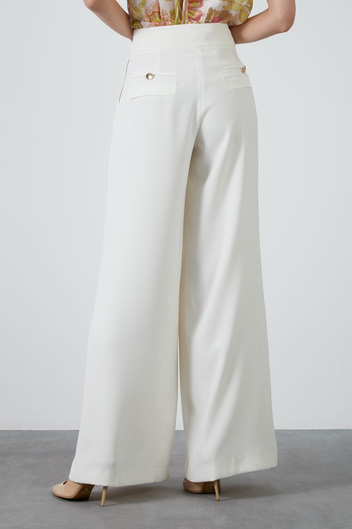 Düğme Detaylı Önden Pilili Pantolon