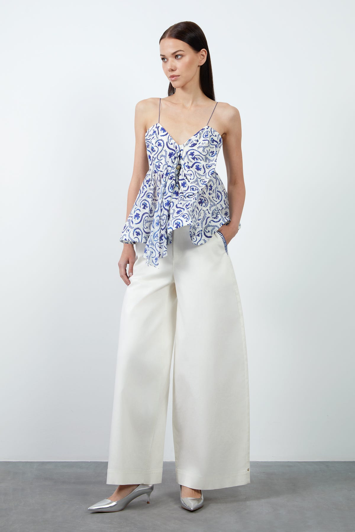 Omuzdan İp Askı Detaylı Desenli Straplez Bluz