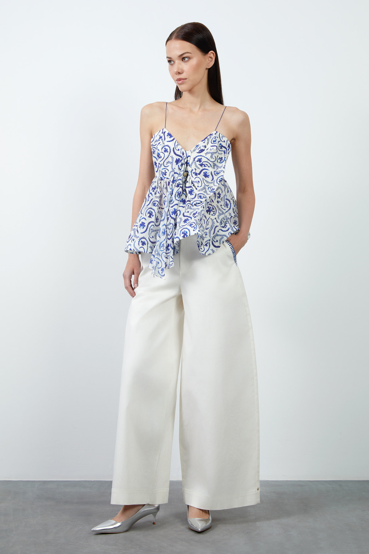 Omuzdan İp Askı Detaylı Desenli Straplez Bluz