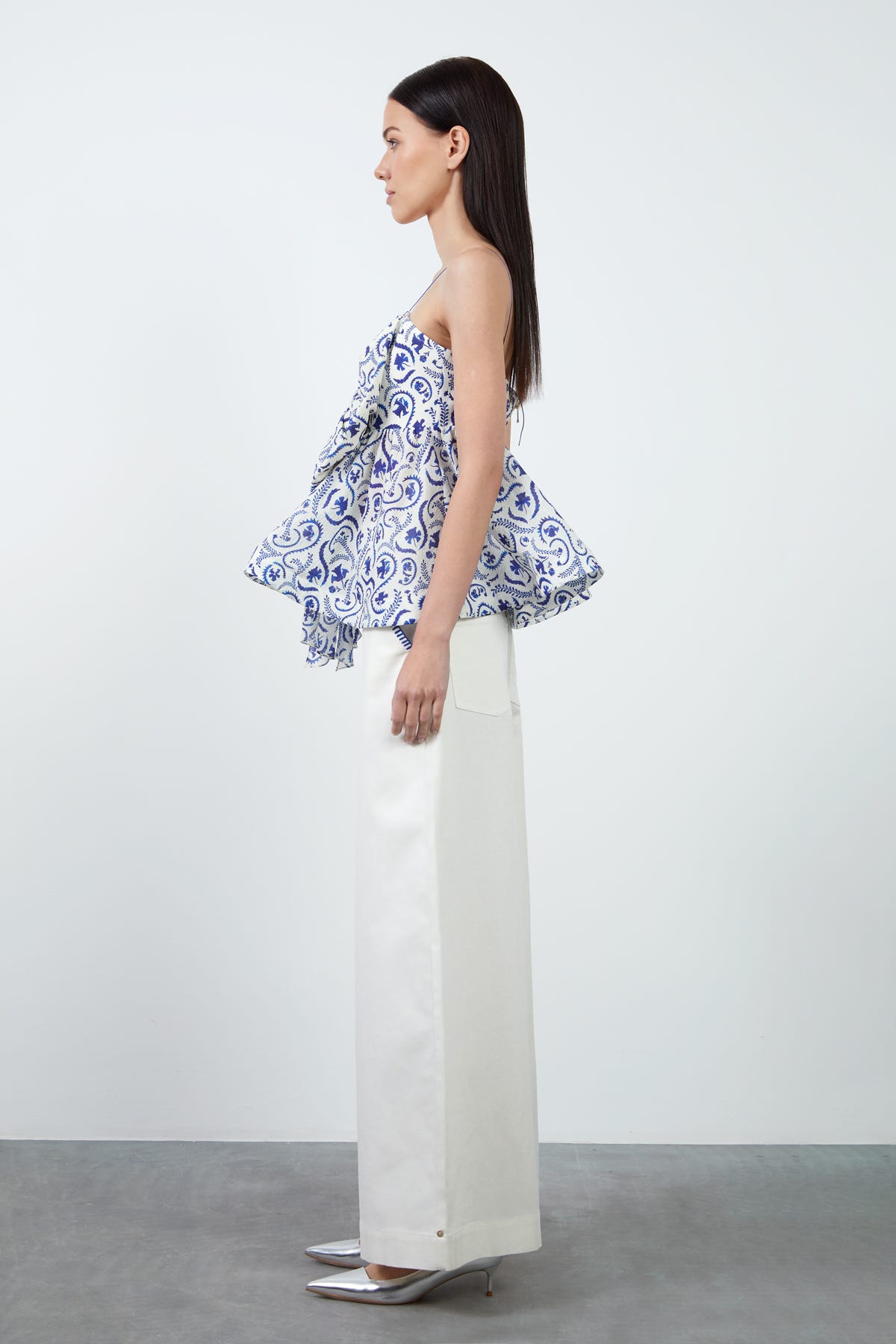 Omuzdan İp Askı Detaylı Desenli Straplez Bluz