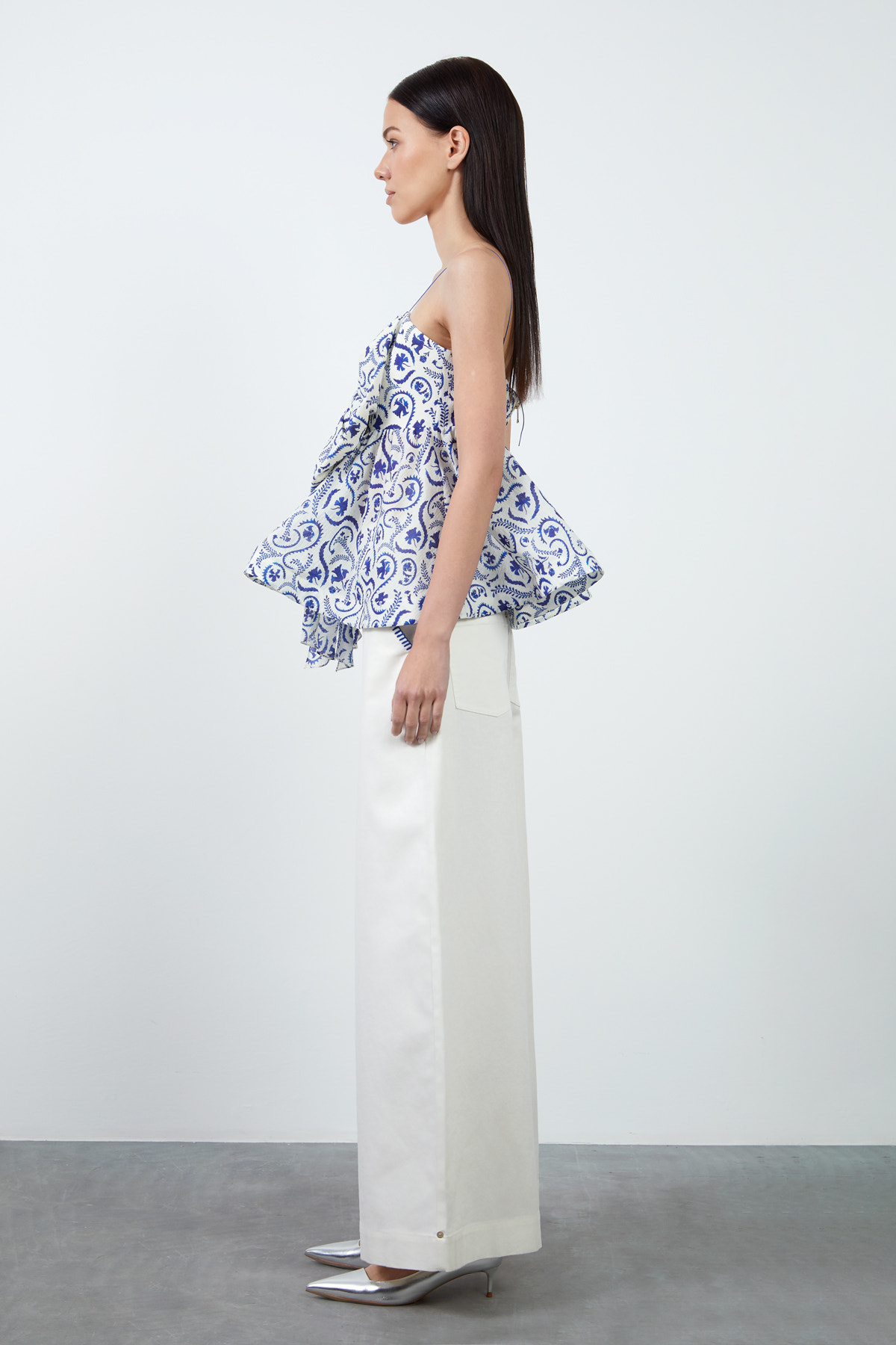 Omuzdan İp Askı Detaylı Desenli Straplez Bluz