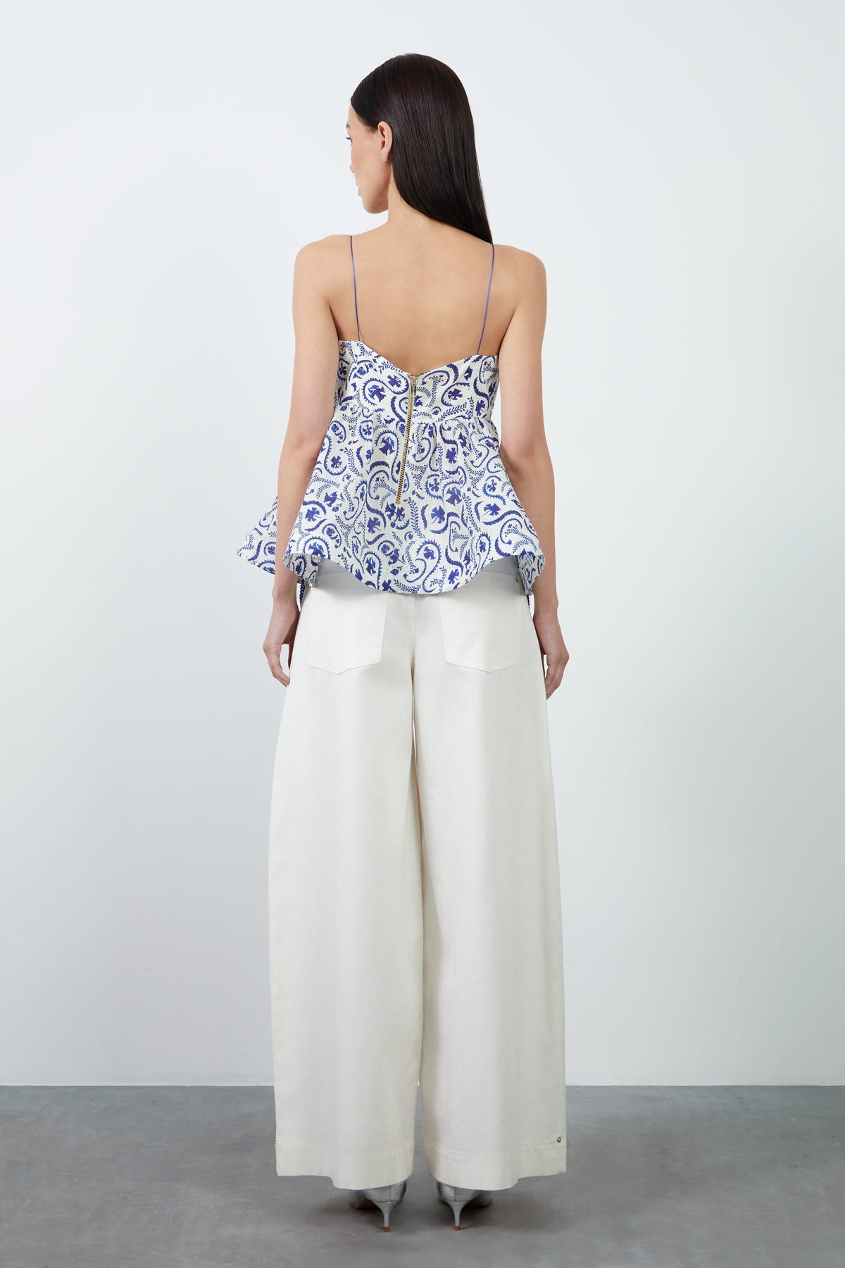 Omuzdan İp Askı Detaylı Desenli Straplez Bluz