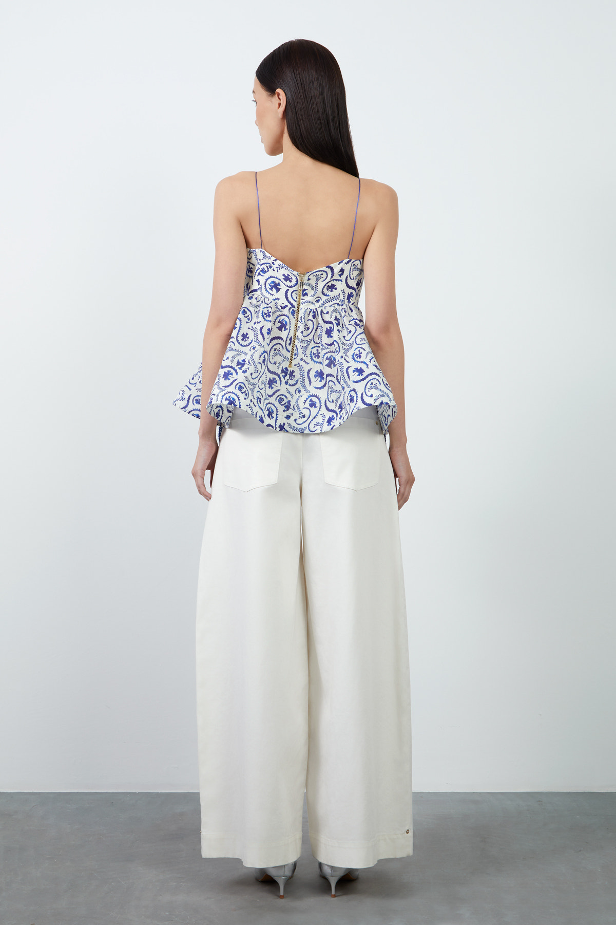 Omuzdan İp Askı Detaylı Desenli Straplez Bluz