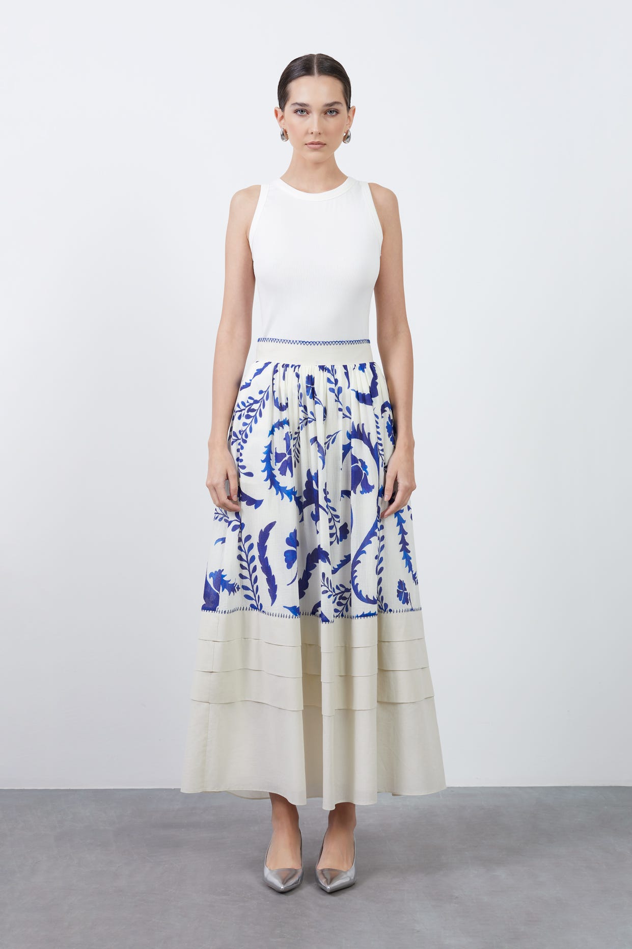 Kemeri Dikiş Detaylı Üst Beden Desenli Uzun Etek