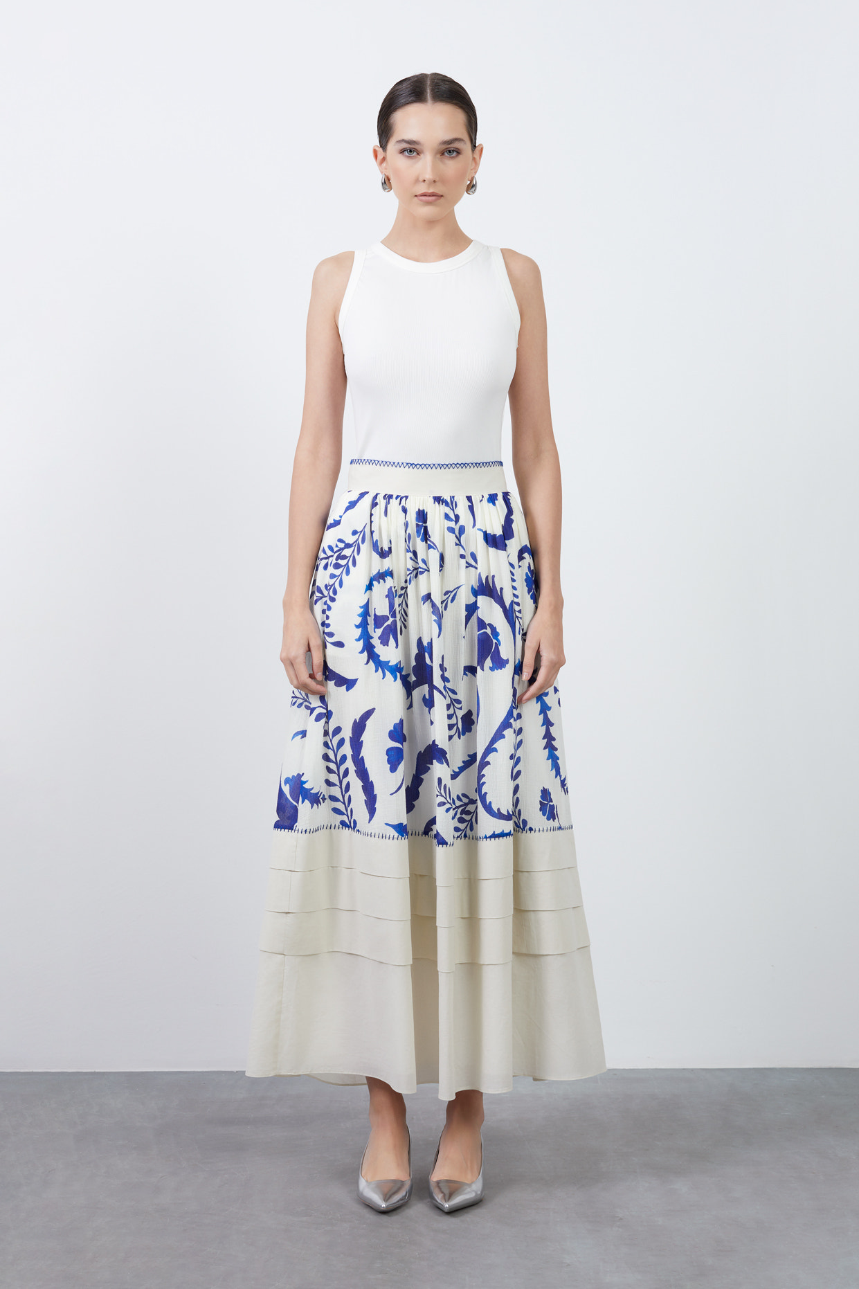 Kemeri Dikiş Detaylı Üst Beden Desenli Uzun Etek