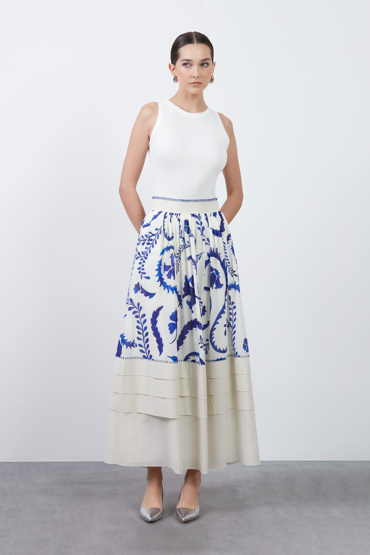 Kemeri Dikiş Detaylı Üst Beden Desenli Uzun Etek