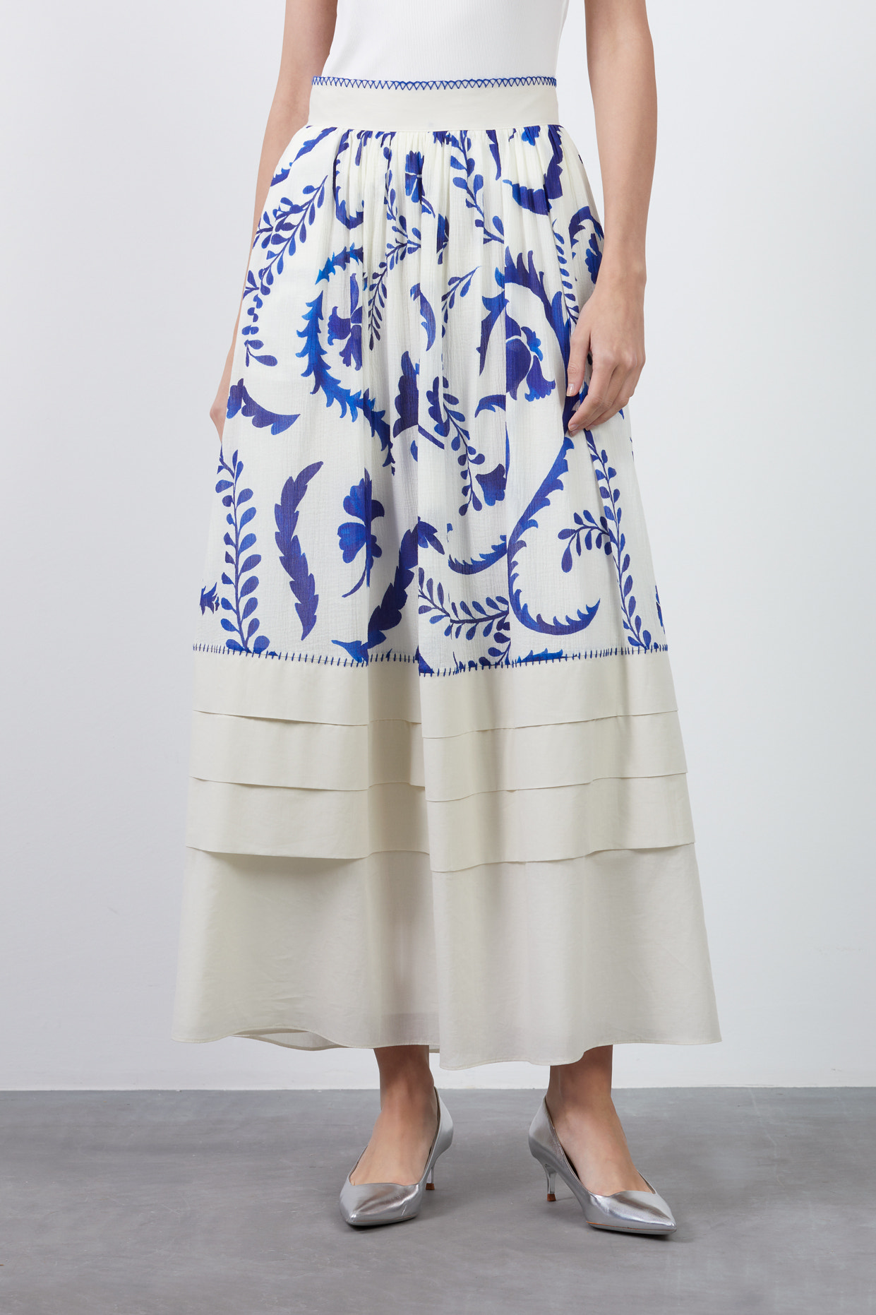 Kemeri Dikiş Detaylı Üst Beden Desenli Uzun Etek