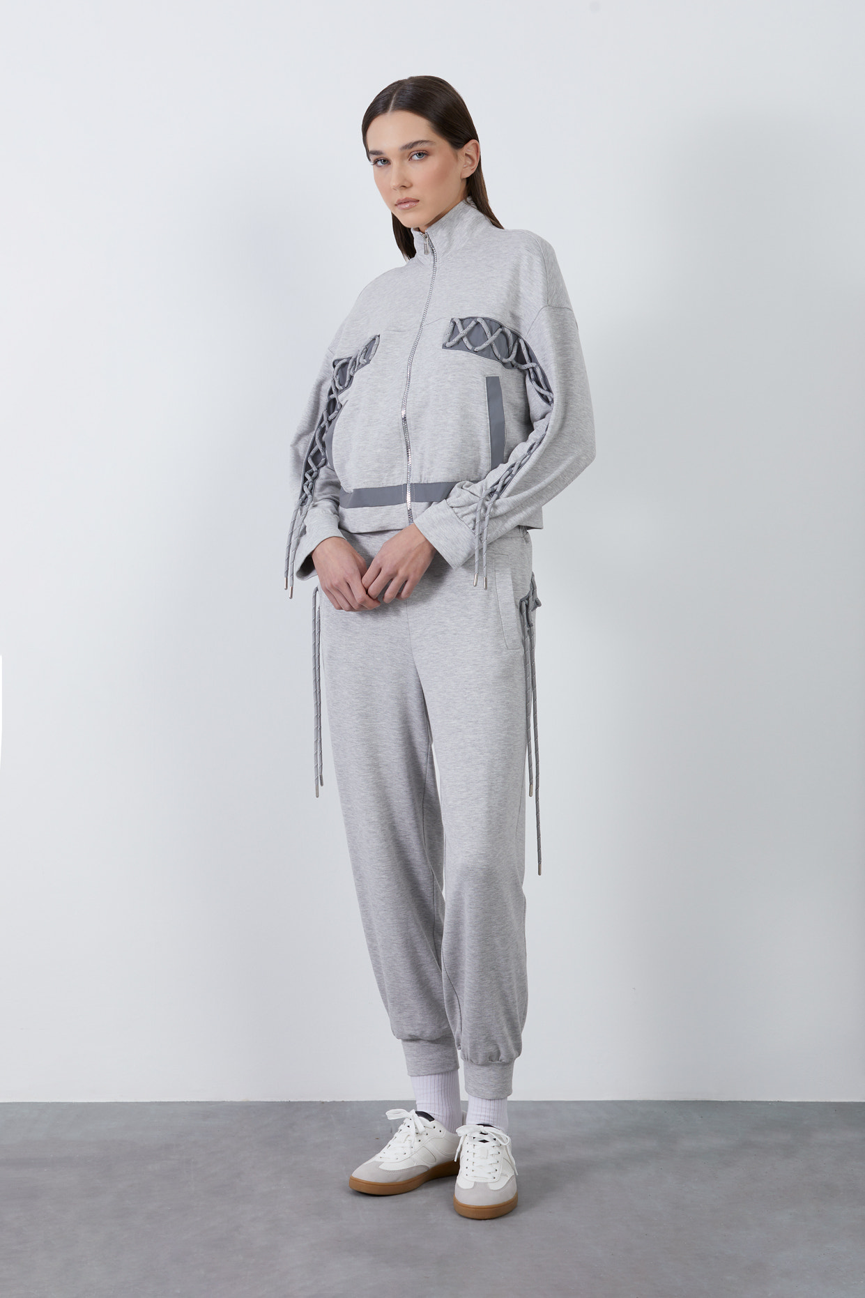 Kordon Detaylı Fermuarlı Ceket