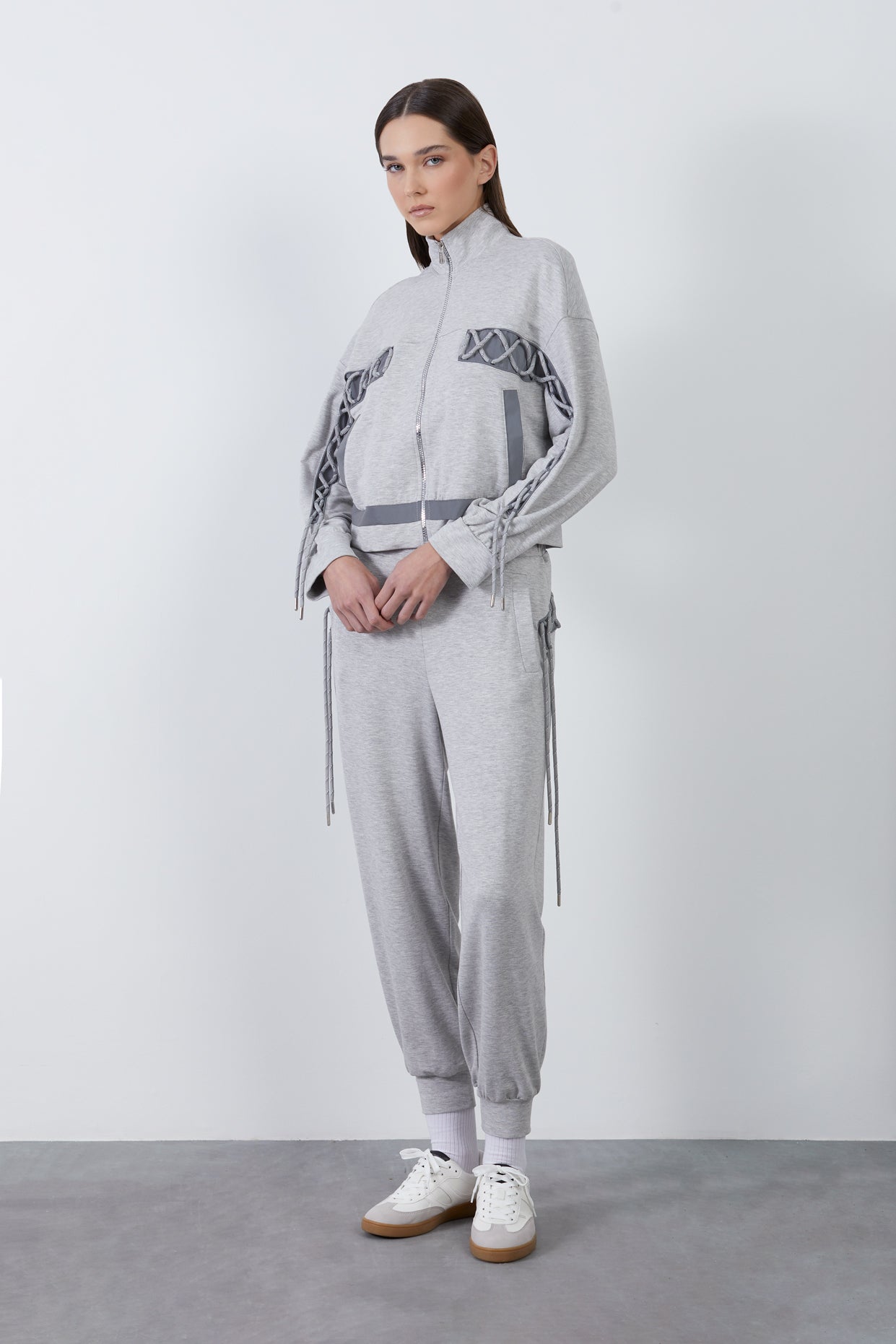 Kordon Detaylı Fermuarlı Ceket