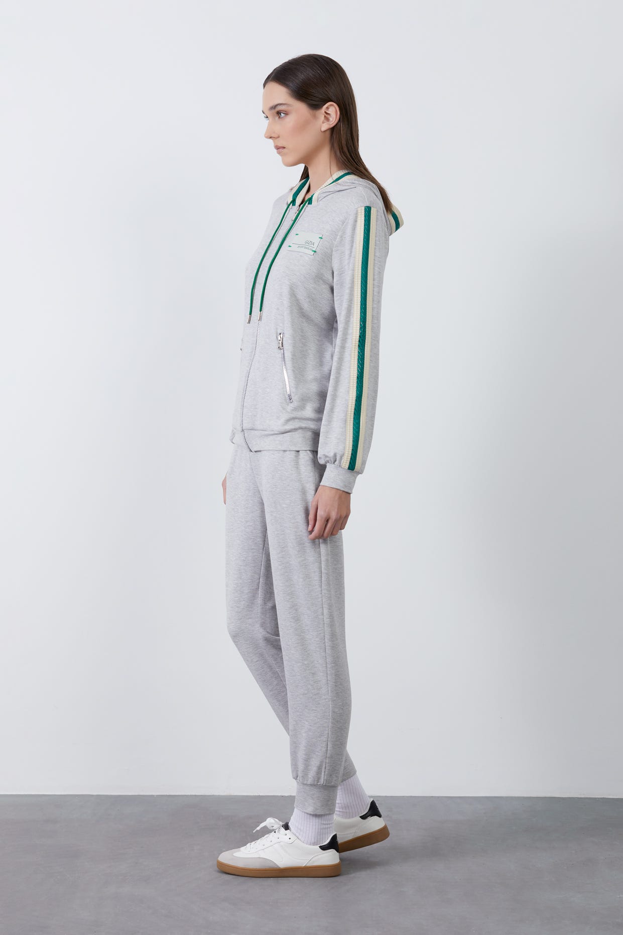 Şerit Detaylı Kapüşonlu Sweatshirt