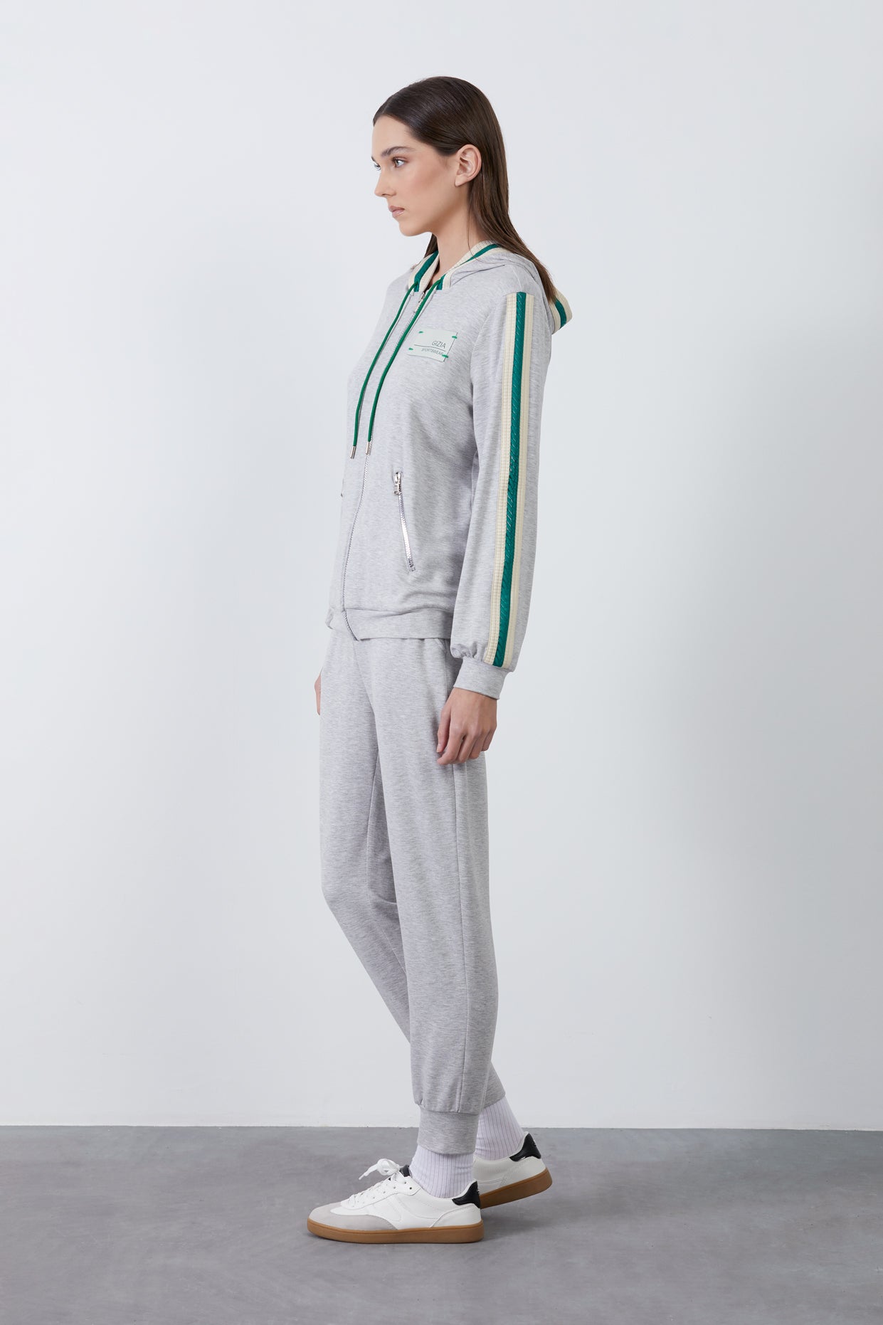 Şerit Detaylı Kapüşonlu Hırka