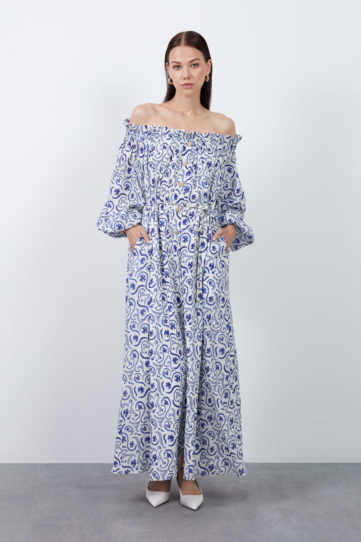 Kordon Detaylı Desenli Kayık Yaka Düşük Kol Uzun Elbise